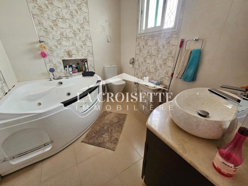 Étage de villa meublé S+3 avec terrasse à La Soukra